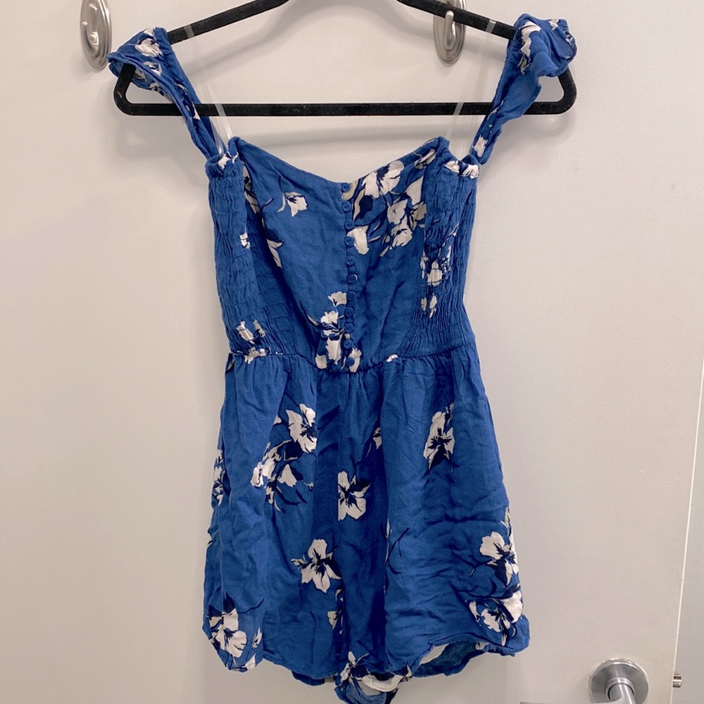 LUSH romper from LuLus in size medium (fits more like a small). Only worn once!